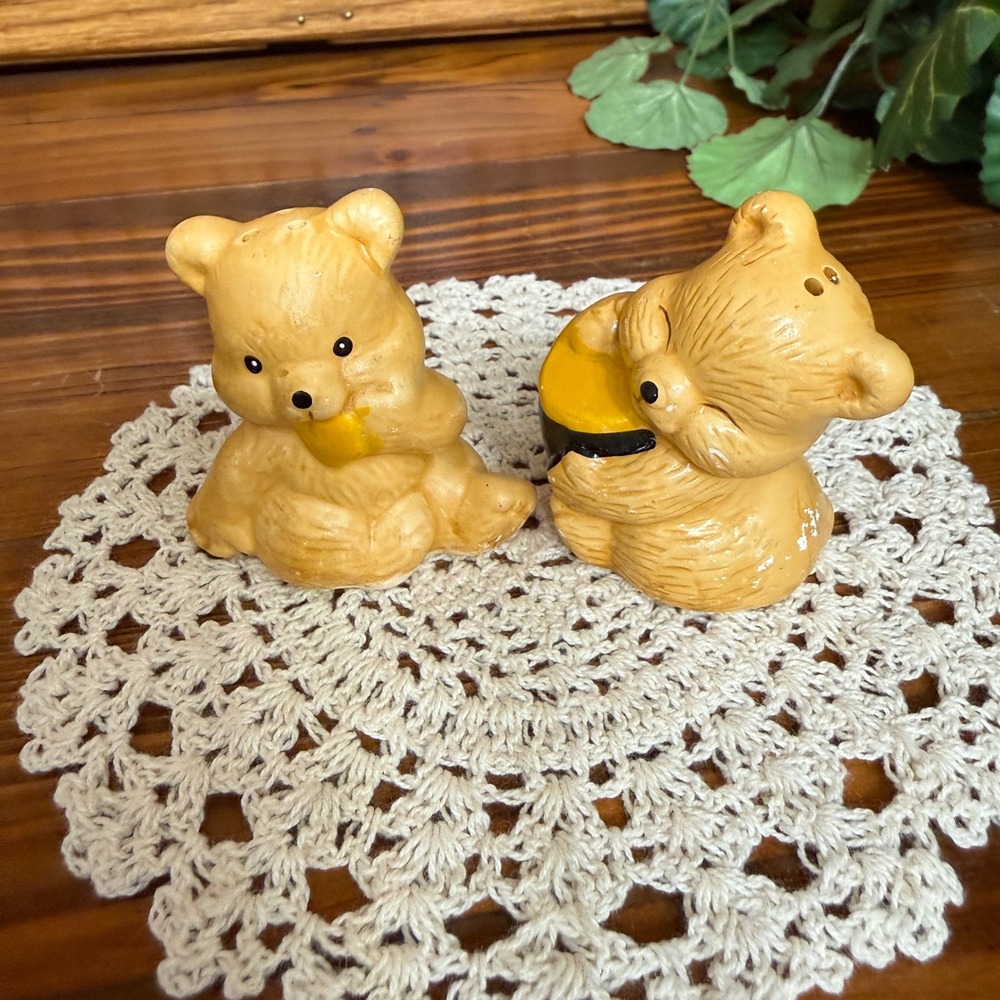 Unbranded Salt & Pepper Shakers Tan Good Bear Honey Pot Vintage Ceramic
